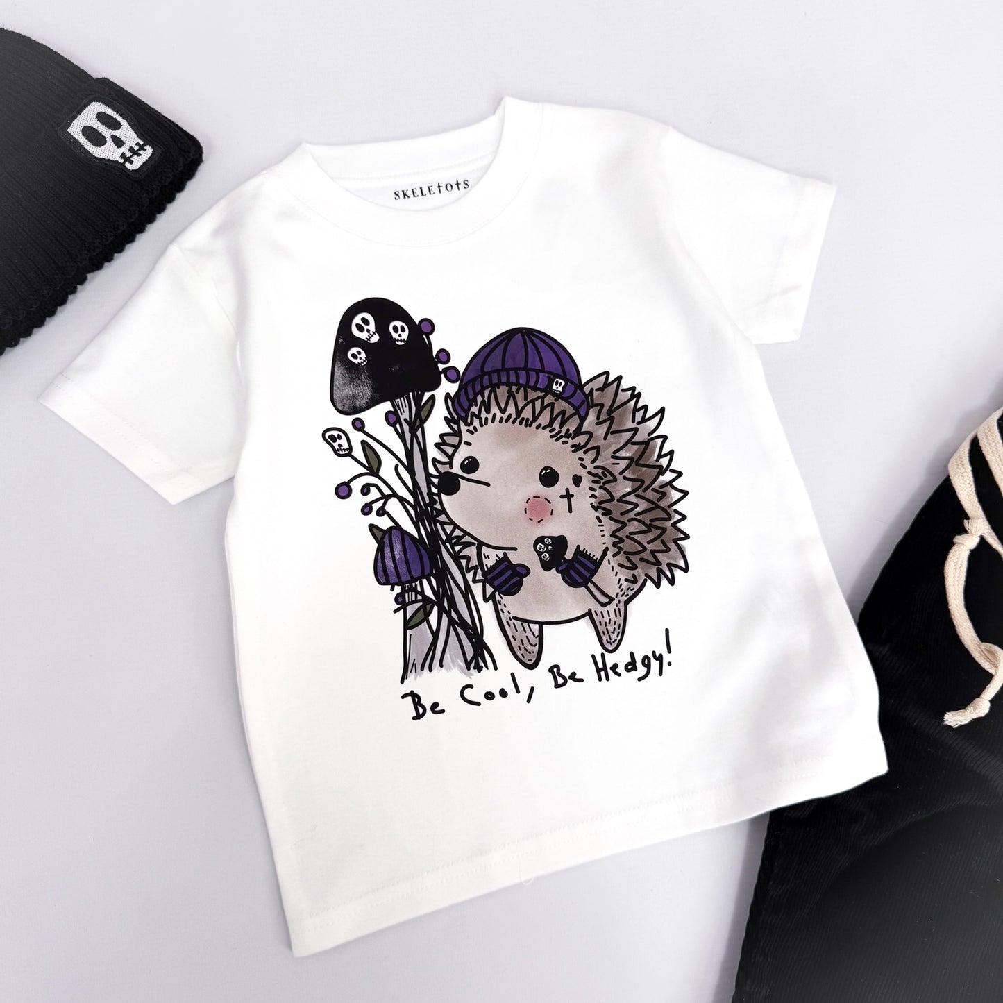 ⚡BE COOL, BE HEDGY WHITE TEE⚡