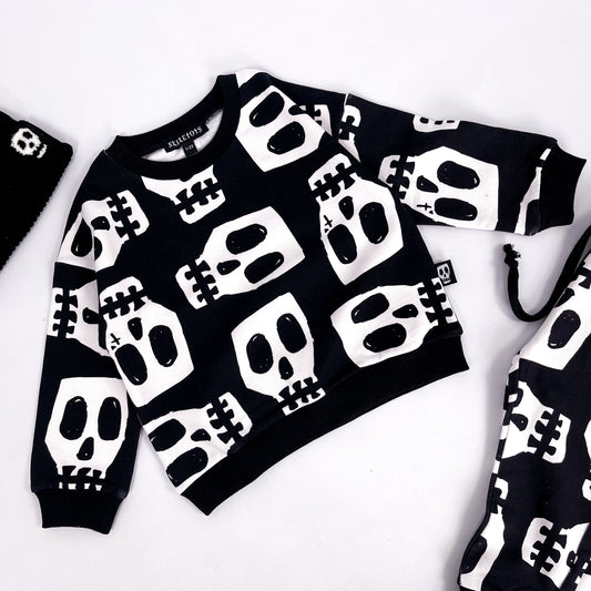 Kids cuffed black sweatshirt with skelly skulls design