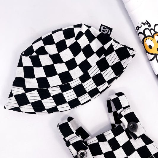 Kids bucket hat in checkerboard style white and black